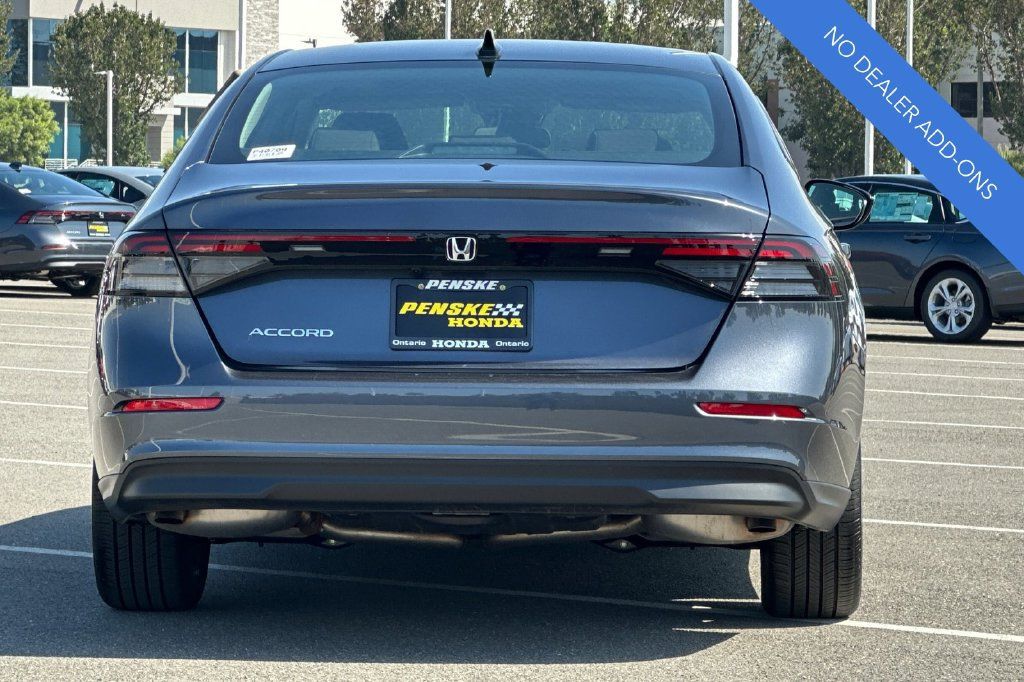 Certified 2025 Honda Accord SE image 5