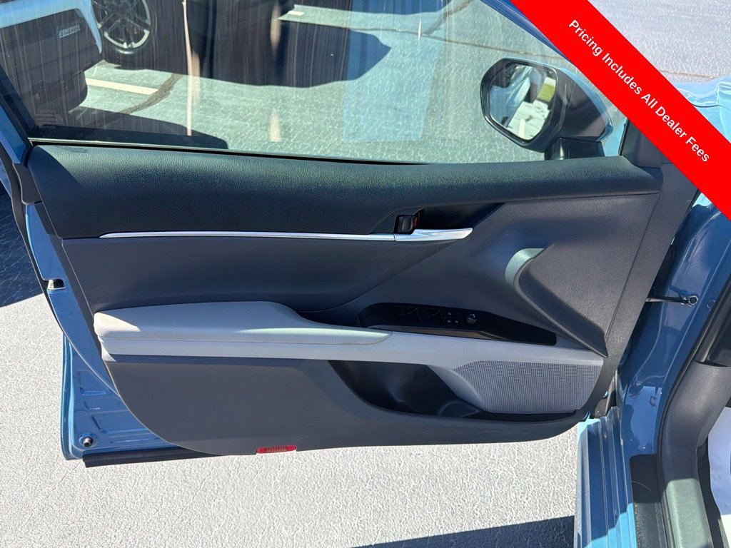 Used 2024 Toyota Camry SE FWD image 5