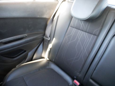 Used 2019 Chevrolet Trax LT w/ LT Convenience Package image 12