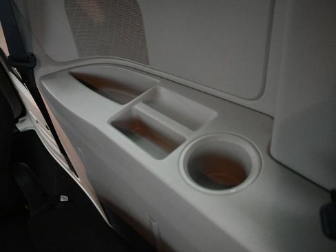 Used 2016 Dodge Grand Caravan SE image 30