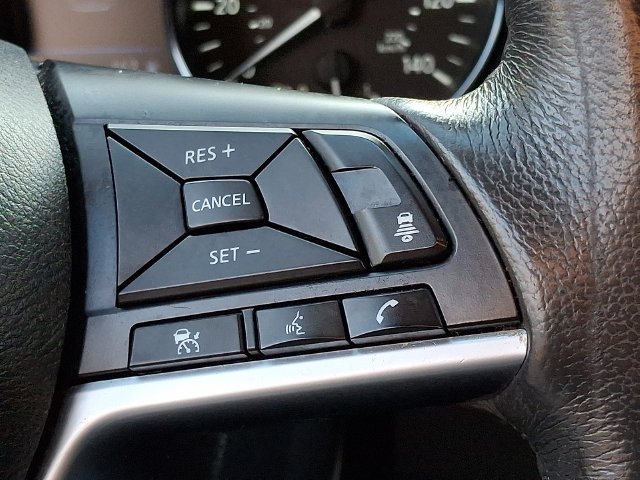 Used 2018 Nissan Rogue SV w/ Premium Package AWD/4WD image 21