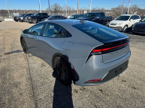 Used 2025 Toyota Prius LE image 5