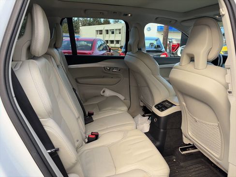 Used 2016 Volvo XC90 T8 Momentum w/ Vision Package image 10
