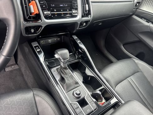 Certified 2023 Kia Sorento SX image 30