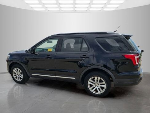 Used 2018 Ford Explorer XLT w/ Equipment Group 202A AWD/4WD image 6
