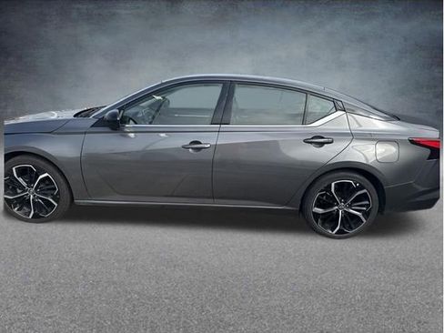Used 2024 Nissan Altima 2.5 SR FWD image 2