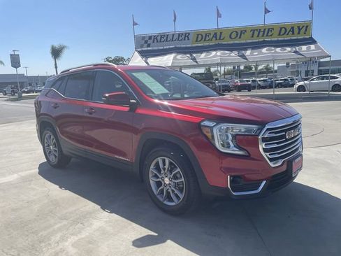 Used 2022 GMC Terrain SLT w/ Infotainment Package II FWD image 2