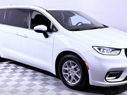 Used 2023 Chrysler Pacifica Touring-L