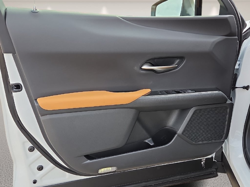 New 2026 Lexus UX 300h FWD w/ Accessory Package (2T) image 17
