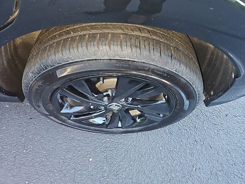 Used 2024 Buick Encore GX Sport Touring image 12