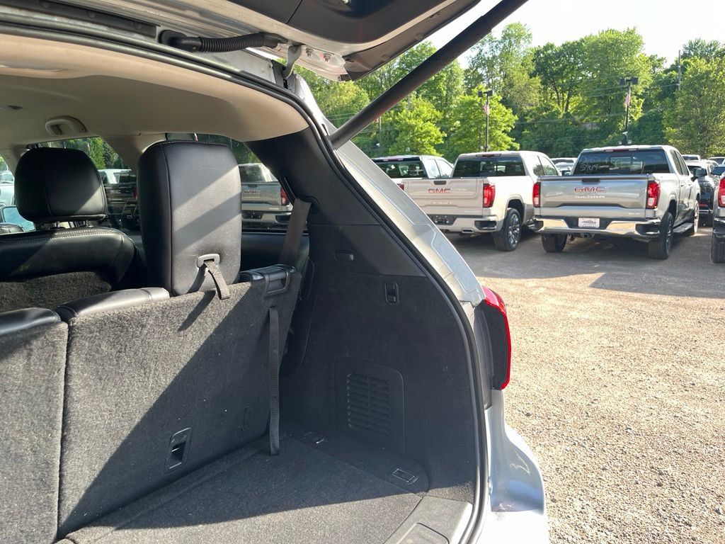 Used 2020 Nissan Pathfinder SL FWD image 11