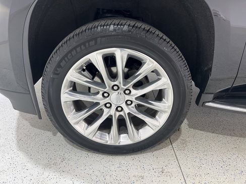 Used 2019 Cadillac Escalade Luxury image 32