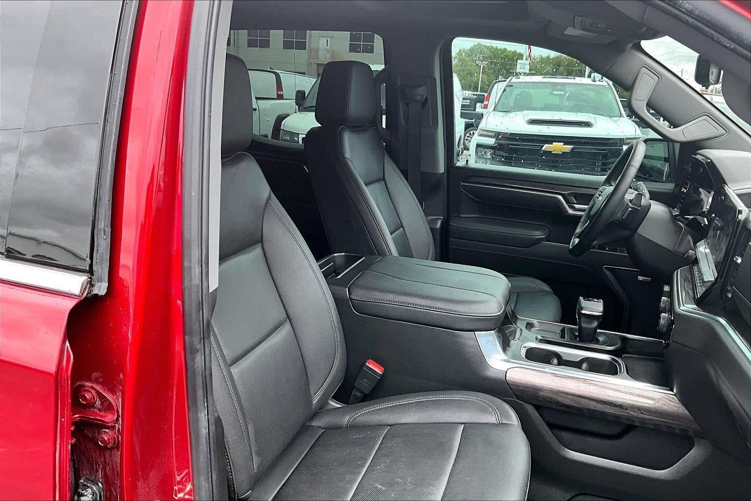 Used 2025 Chevrolet Silverado 1500 LTZ w/ LTZ Premium Package AWD/4WD image 7