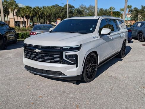 Used 2025 Chevrolet Suburban High Country image 4