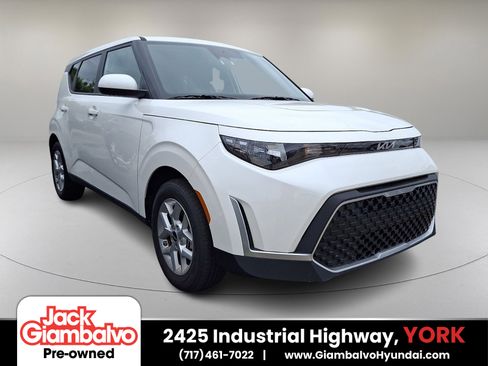 Used 2025 Kia Soul LX FWD image 1