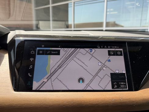 Used 2022 Audi e-tron GT Premium Plus image 25