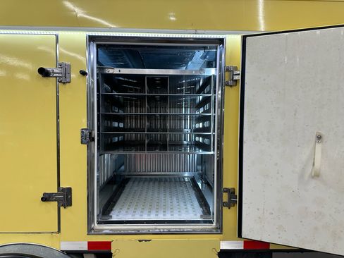 Used 2022 Ford E-450 and Econoline 450 Super Duty image 8