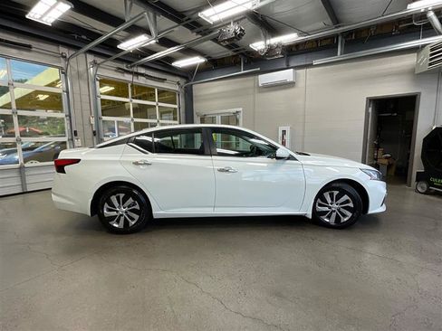 Used 2019 Nissan Altima 2.5 S FWD image 6