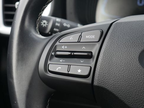Used 2023 Hyundai Venue Limited FWD image 8