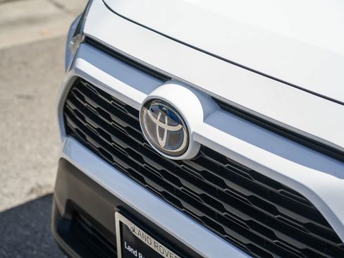Used 2024 Toyota RAV4 XLE AWD/4WD image 9