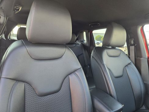 Used 2026 Jeep Compass Latitude image 32