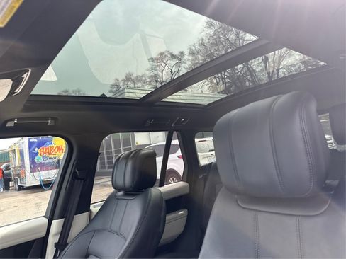 Used 2020 Land Rover Range Rover HSE image 21