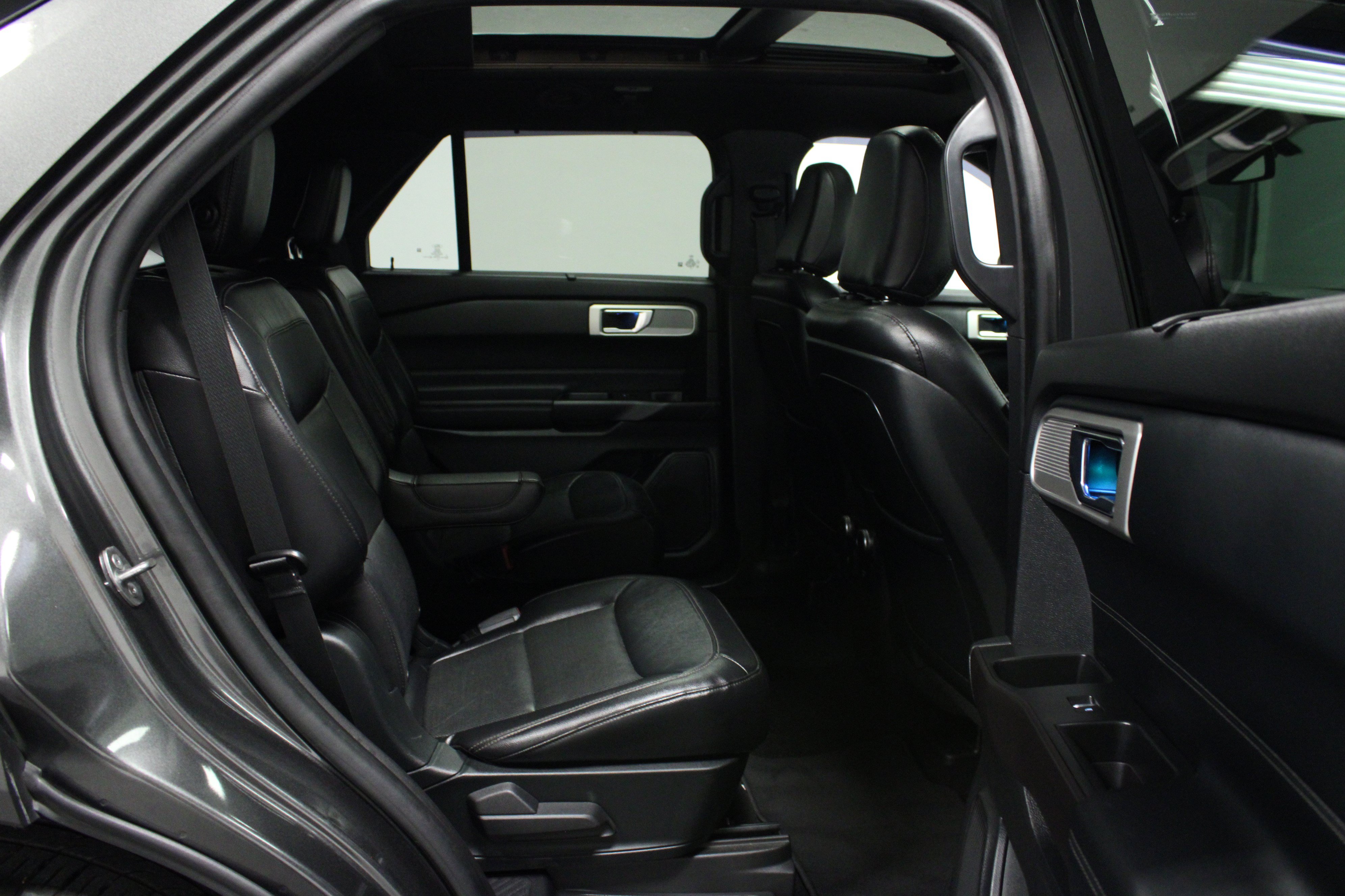 Used 2020 Ford Explorer Limited RWD image 16
