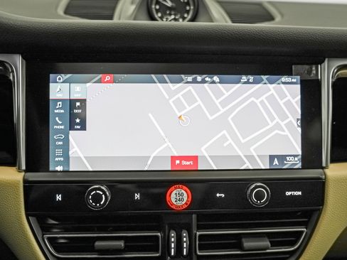 Certified 2025 Porsche Macan image 23