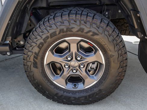 Used 2023 Jeep Gladiator Rubicon w/ Cold Weather Group AWD/4WD image 13