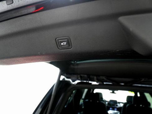 Used 2022 GMC Yukon XL AT4 image 8