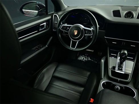 Used 2020 Porsche Cayenne S image 17
