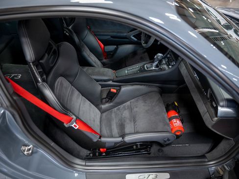 Used 2018 Porsche 911 GT3 RWD image 75