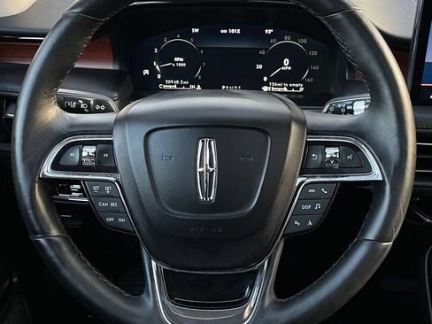 Used 2022 Lincoln Nautilus Reserve w/ Luxury Package AWD/4WD image 12