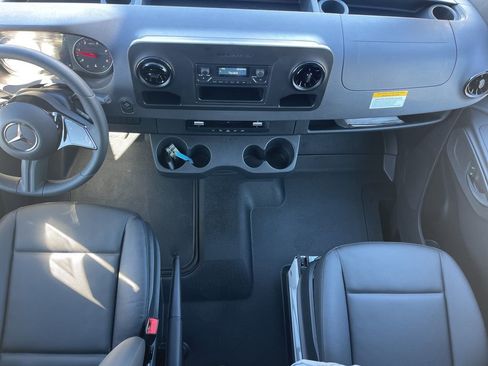 Used 2025 Mercedes-Benz Sprinter 2500 image 11