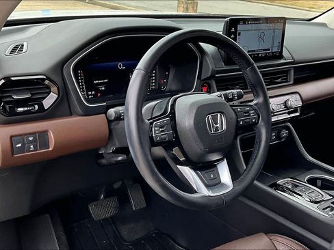 Used 2023 Honda Pilot Elite image 18
