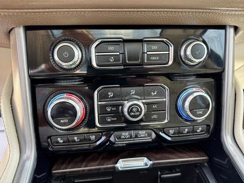 Used 2023 GMC Yukon Denali AWD/4WD image 25