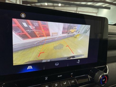 Used 2024 Chevrolet Colorado W/T image 19