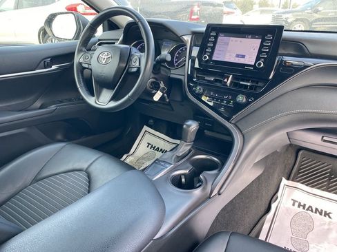 Used 2023 Toyota Camry SE image 7