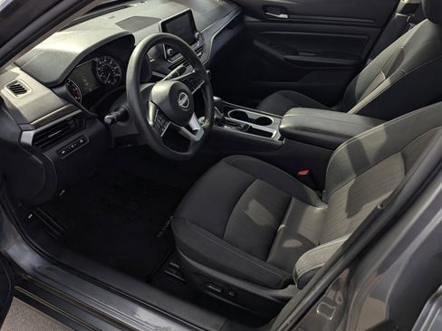 Used 2024 Nissan Altima 2.5 SV image 9