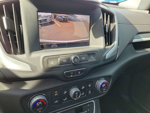 Used 2023 GMC Terrain SLE w/ Driver Convenience Package image 12