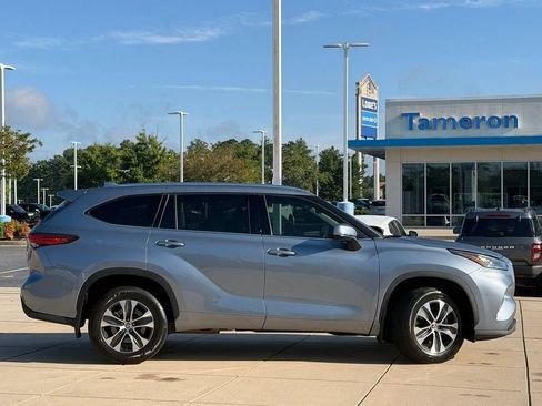 Used 2020 Toyota Highlander XLE AWD/4WD image 5