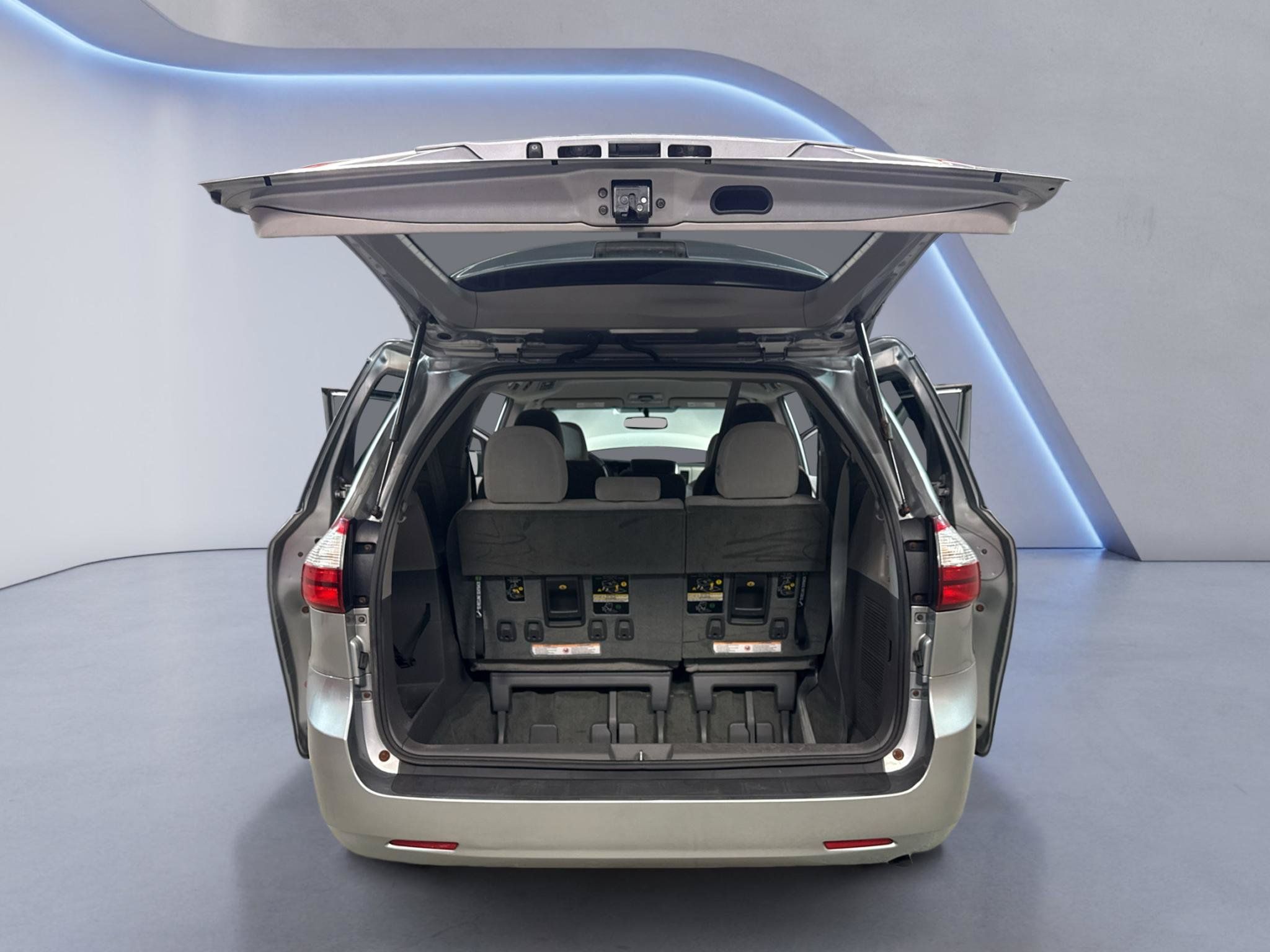 Used 2015 Toyota Sienna LE FWD image 13