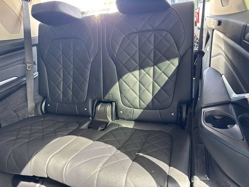 Used 2025 BMW X7 xDrive40i AWD/4WD image 9