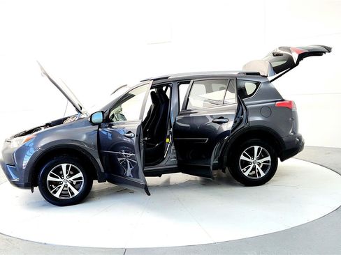 Used 2018 Toyota RAV4 XLE image 10