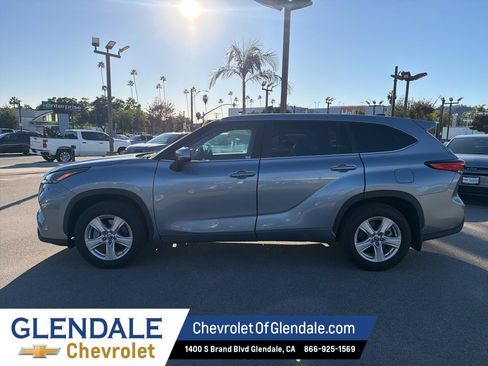 Used 2023 Toyota Highlander L image 4
