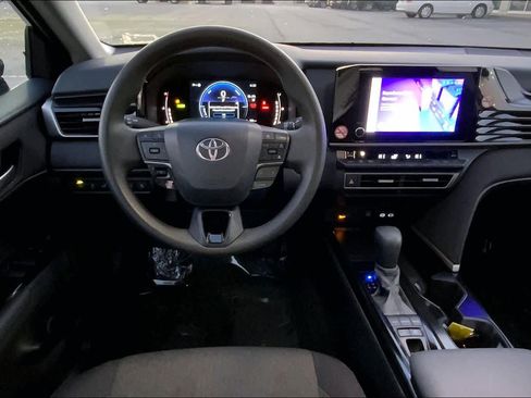 Used 2025 Toyota Camry LE image 6