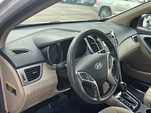Used 2014 Hyundai Elantra GT FWD image 11