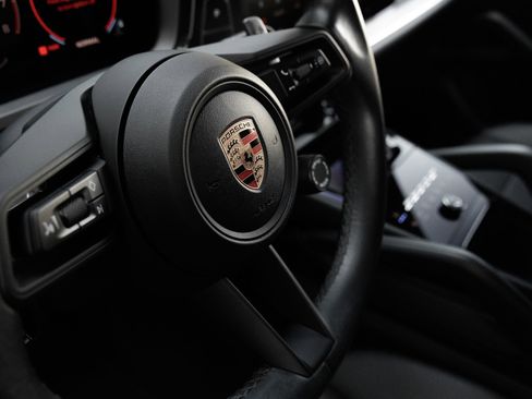 Certified 2024 Porsche Cayenne AWD/4WD image 20