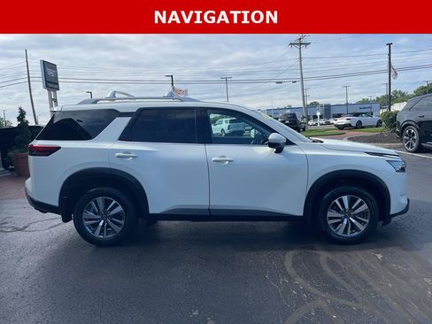 Used 2023 Nissan Pathfinder SL AWD/4WD image 7