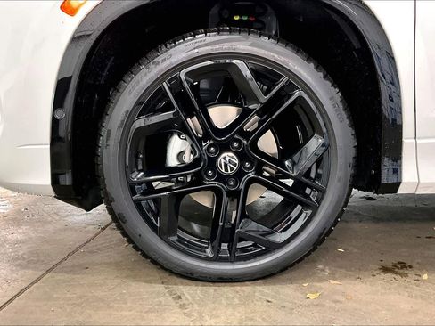 New 2026 Volkswagen Tiguan SE R-Line image 14